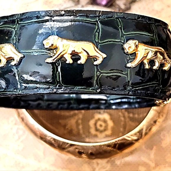 Vintage Brushed Gold & Black Lion Clamper Bracelet - Picture 5 of 7